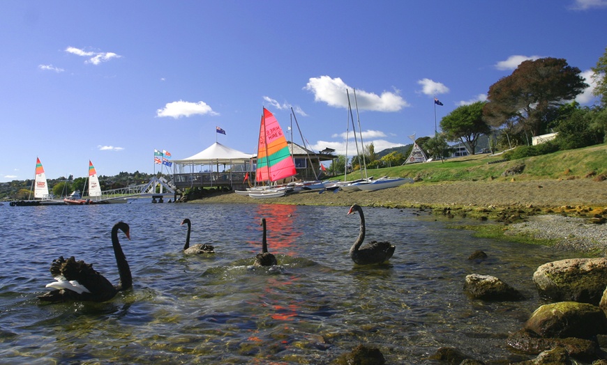 Image 1: ✈ New Zealand: 4 Nights with Flights, Choice of Hotel Stay, & Car Hire