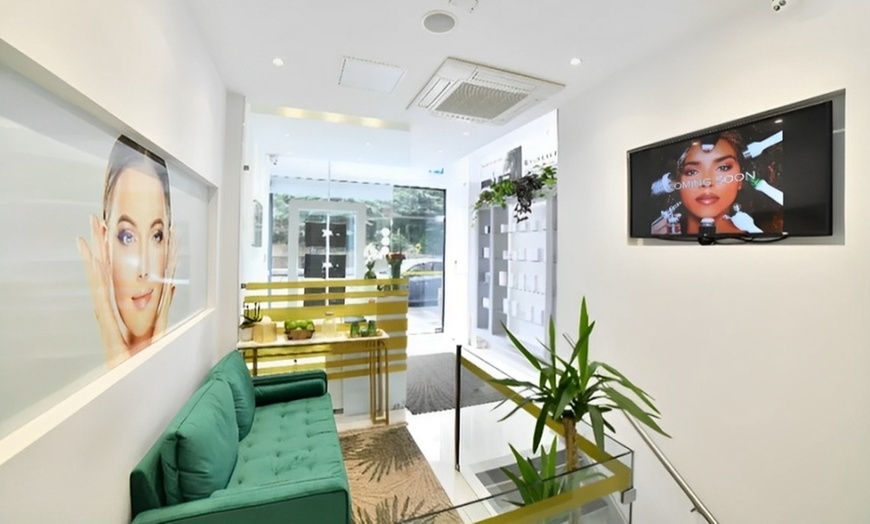 Image 4: Indulge in a 30-Minute or 60-Minute Couples Massage 