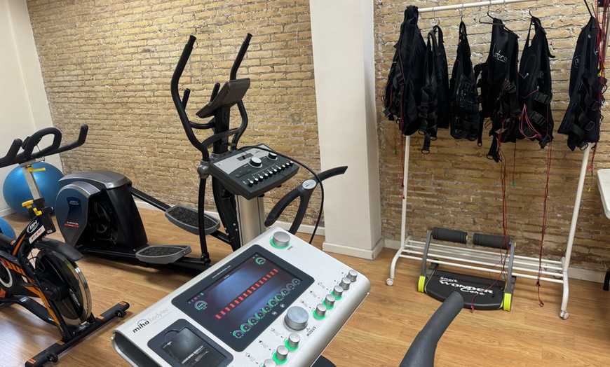 Image 5: 6 o 12 sesiones de electroestimulación muscular con entrenador