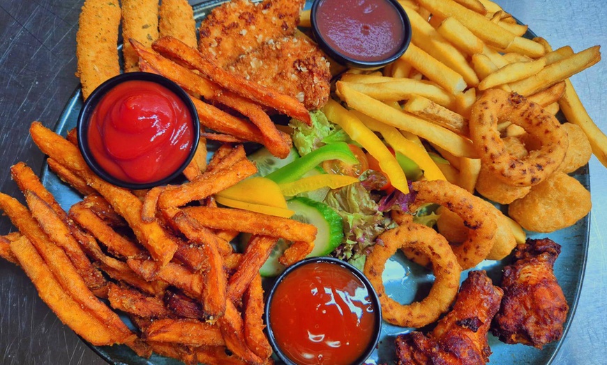 Image 3: 2 Std. Billard mit Burgermenü für 2 oder 4 Personen