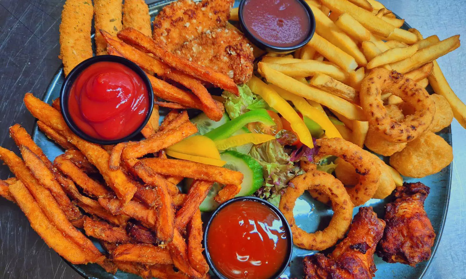 2 Std. Billard mit Burgermenü für 2 oder 4 Personen