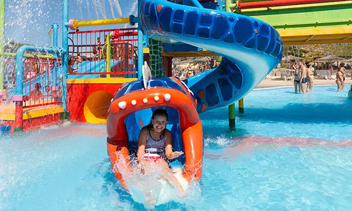 ¡Diversión a remojo! Entrada a Aquópolis Cullera para júnior o adulto