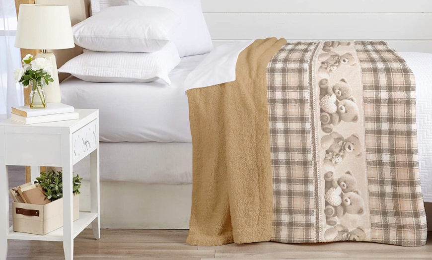 Image 6: Soft and Warm Sherpa Blanket