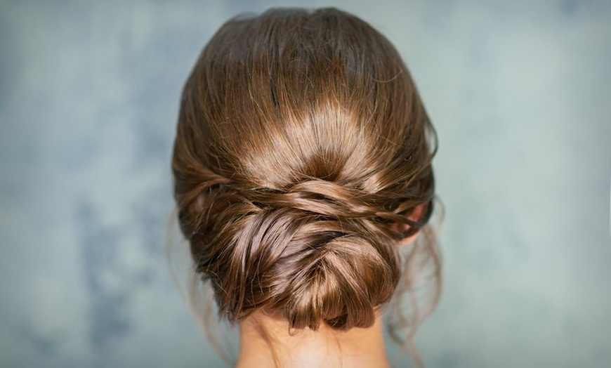 Image 5: Damen-Haarschnitt, optional mit (Ansatz-)Farbe, Maske und Föhnen