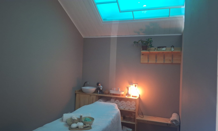 Image 4: Sesión de reflexología podal con masaje de piernas o cuerpo entero