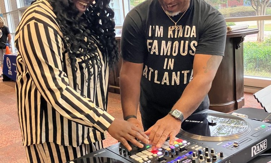Image 4: Learn DJ Basics with a Twist