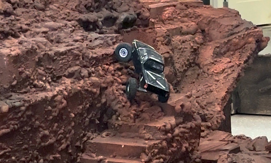 Image 4: RC Sandbox & Tank Battles: Build, Drive, and Crawl Adventures