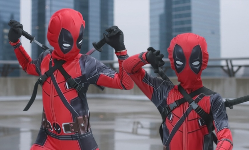 Image 2: Kids Deluxe Deadpool Superhero kostuum
