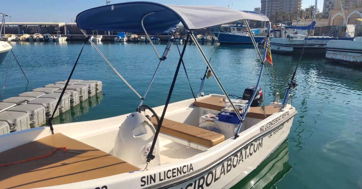 Alquiler de lancha sin licencia para hasta 5 personas en Málaga