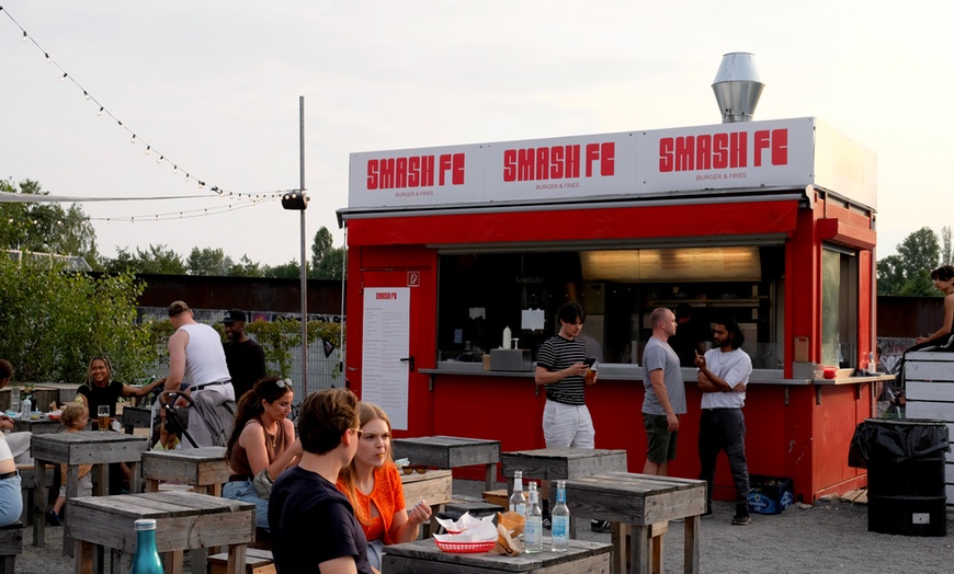 Image 5: Beef oder vegetarischer Burger inkl. Pommes für 1, 2 oder 4 Personen 