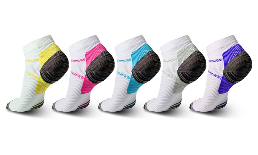 Image 3: Unisex Plantar Fasciitis Ankle-Length Compression Socks (3-6 Pairs)