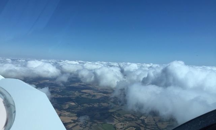 Image 2: Survolez Tirlemont en vol privé et dégustez une bière locale après