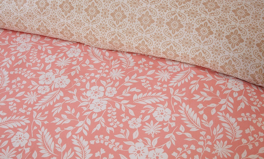 Image 6: Eleanor Floral Reversible Duvet Set