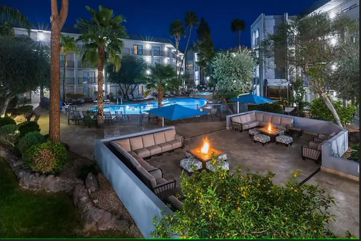 Rest and Recharge in Holiday Inn & Suites Phoenix Airport North