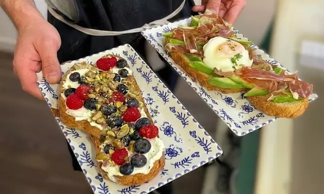 Date un festín con un brunch con platos salados y dulces en Succu