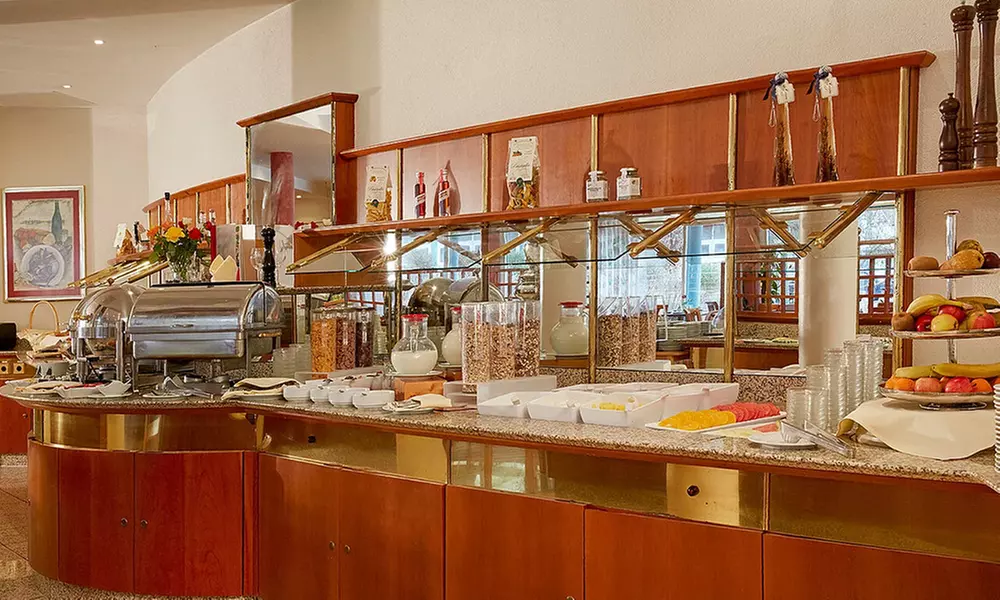 Frühstücksbuffet inkl. 1 Glas Sekt für 2 oder 4 Personen