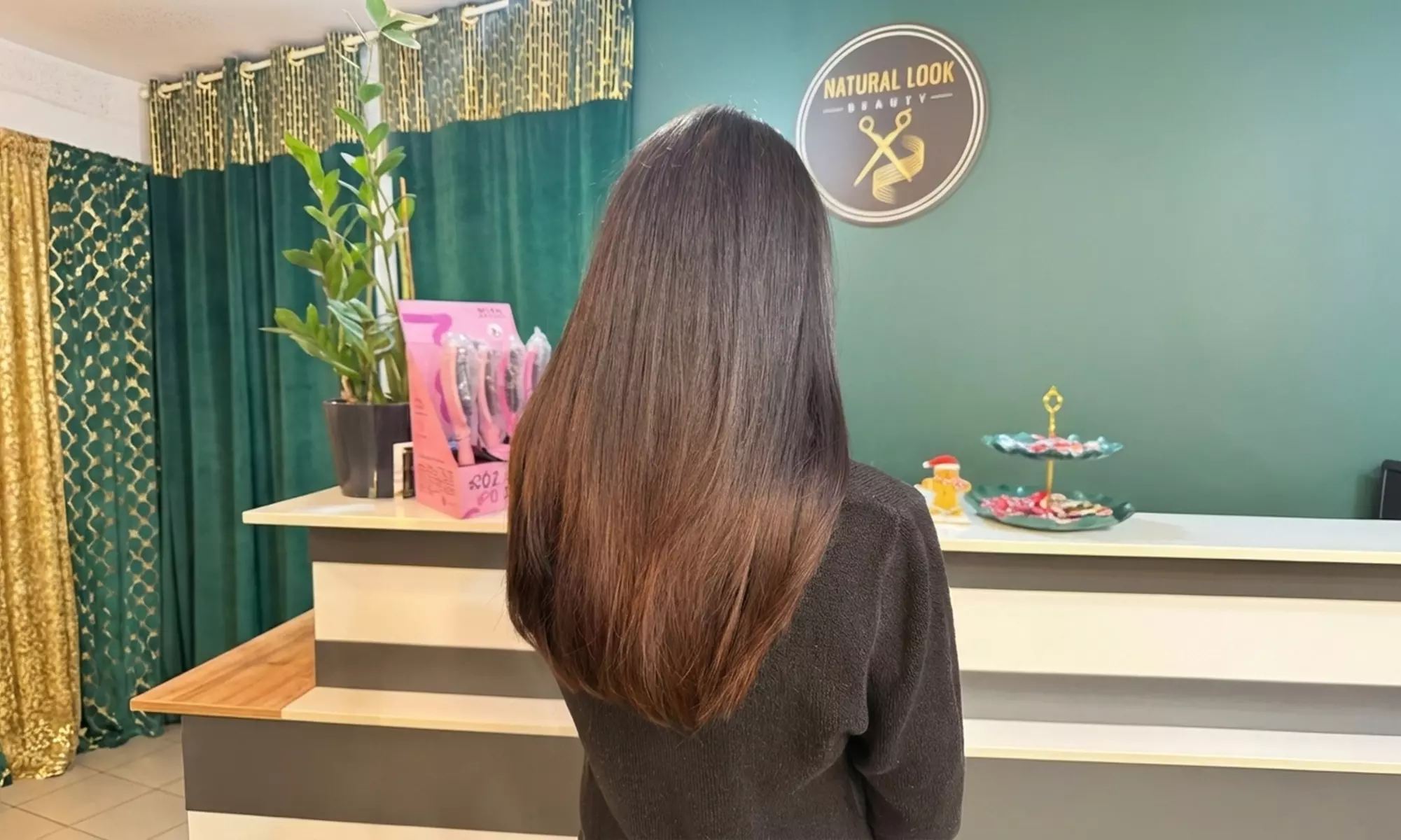 Pełne blasku włosy: strzyżenie z pielęgnacją, koloryzacja lub botoks