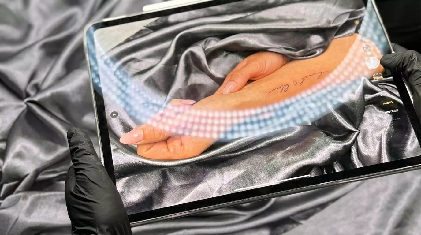 1 Fineline Tattoo klein (bis 5 x 5 cm) oder mittel (bis 4 x 8 cm)