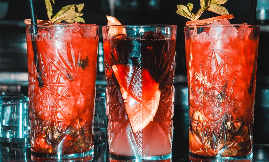 Image 2: Menú de picoteo con show de música en directo para 2 o 4 personas