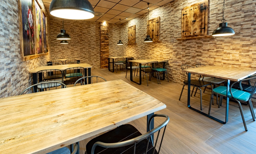 Image 6: 2x1 en pizzas medianas en Pizzerías Carlos, con más de 45 ubicaciones