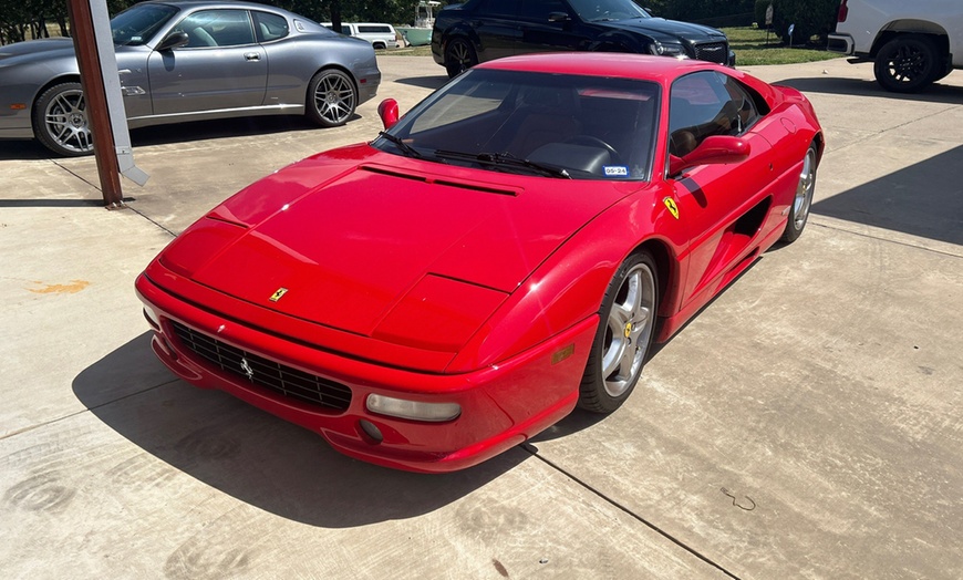 Image 8: Mobile Exterior/Interior Detail for a Pristine Detail