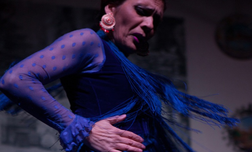 Image 1: Entrada a show de flamenco con bebida incluida para 1 o 2 personas