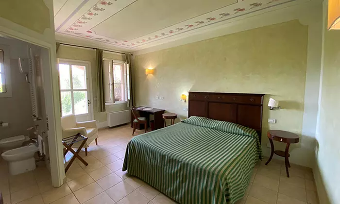 Saturnia: fino a 3 notti, colazione + bottiglia di vino