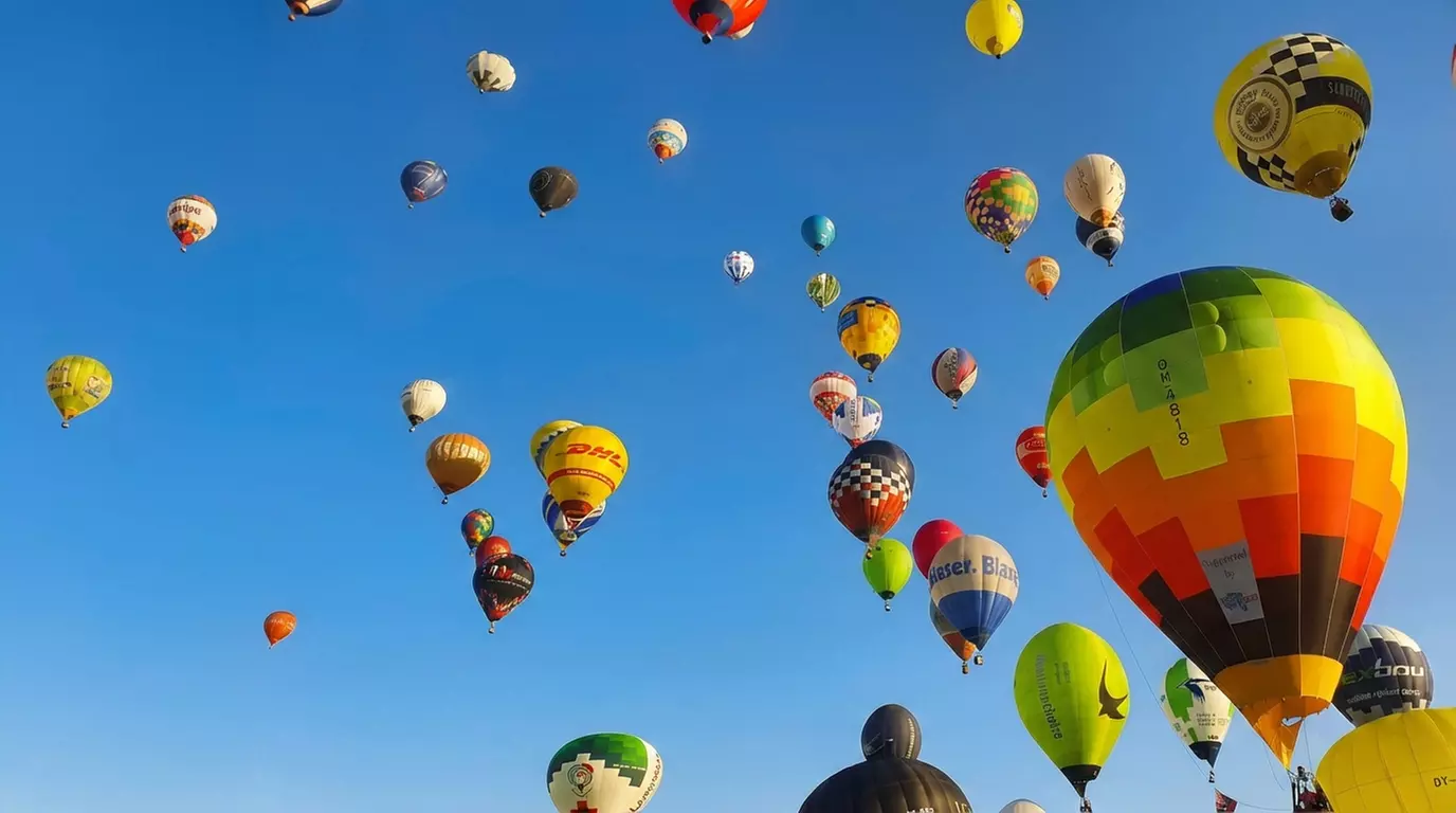 Niezapomniany widokowy lot balonem – grupowy, prywatny lub zaręczynowy