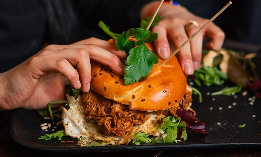 Image 9: Reichhaltige gesunde Bowl nach Wahl inklusive Dessert für 1-4 Personen