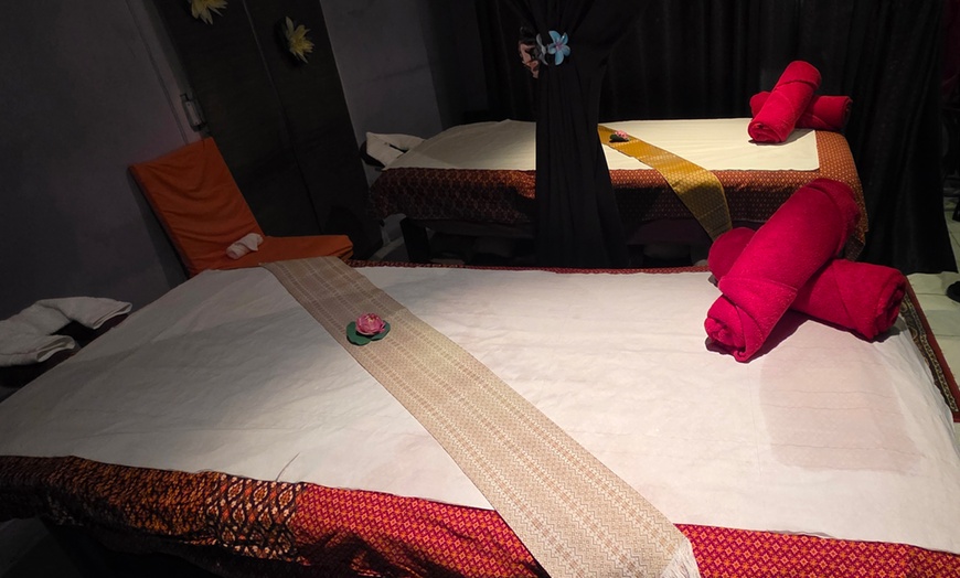 Image 2: Massage bien-être relaxant ou thaï avec Chada à Paris