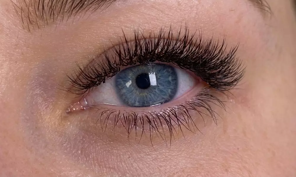Full Set of Classic, Hybrid, Volume, or Mega Volume Eyelash Extensions