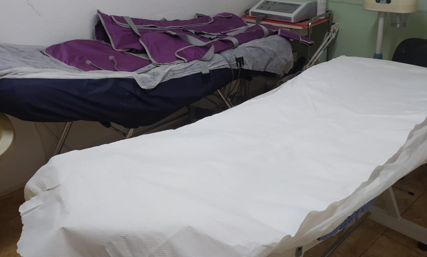 Image 9: Sesión de peluquería con lavado, masaje, cortes, tinte e hidratación