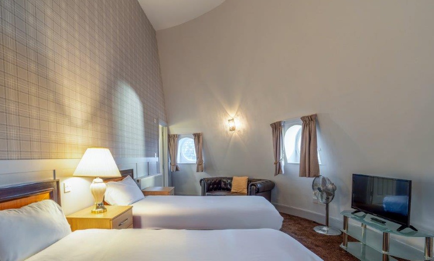 Image 24: Scarborough: Standard Double or Twin Room with Breakfast and Wi-Fi