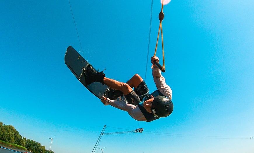 Image 6: Tageskarte Anfänger Wasserski / Wakeboard + Neoprenanzug & Einweisung 