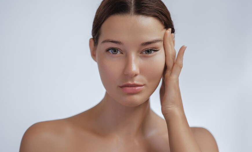 Image 7: Tratamiento reafirmante inyectado para rejuvenecimiento facial