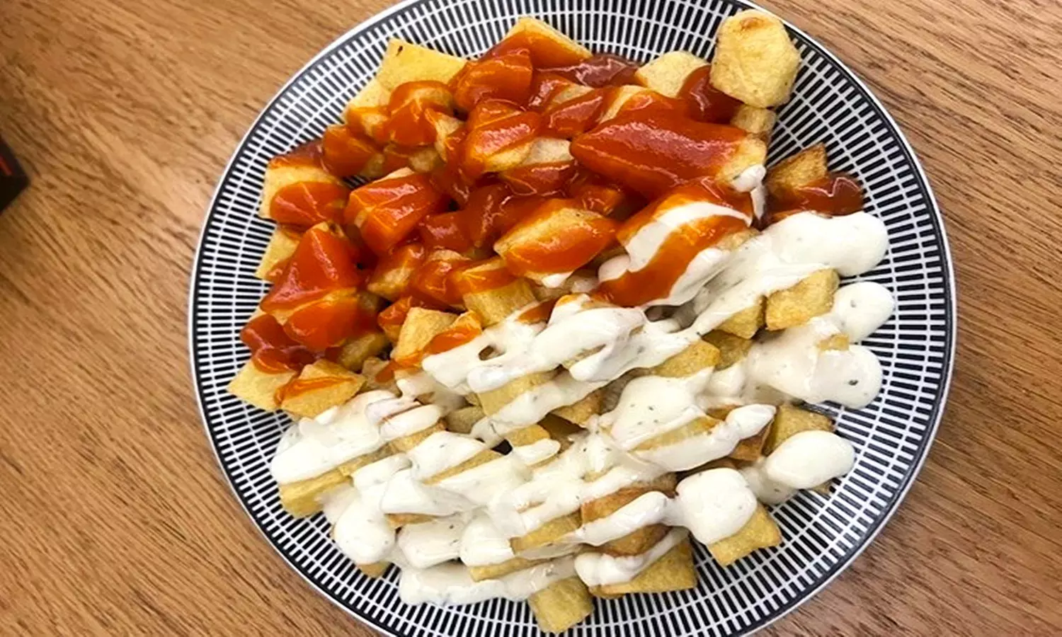 Menú de picoteo para 2 o 4 personas con raciones y bebidas