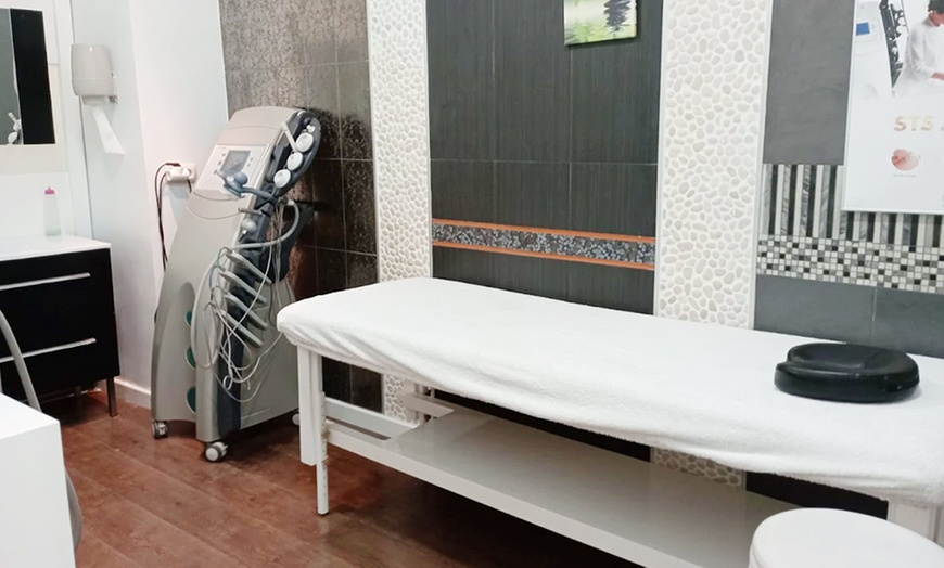 Image 3: Radiofrecuencia Indiba reafirmante facial o corporal: 1 o 2 sesiones