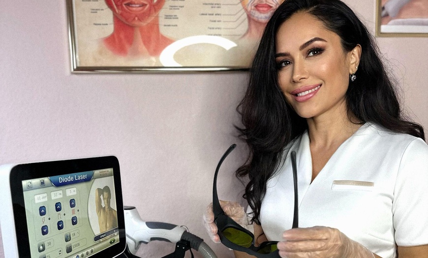 Image 4: Aqua-Facial opt. inkl. Gesichtsmaske von Esthemax für 1 Person