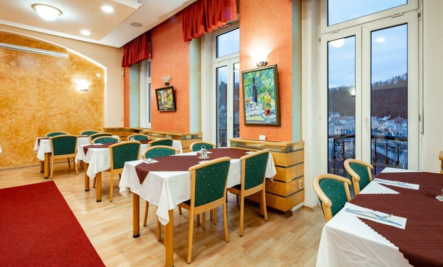 Image 13: Karlovy Vary: Doppelzimmer inkl. Frühstück oder HP und Spa