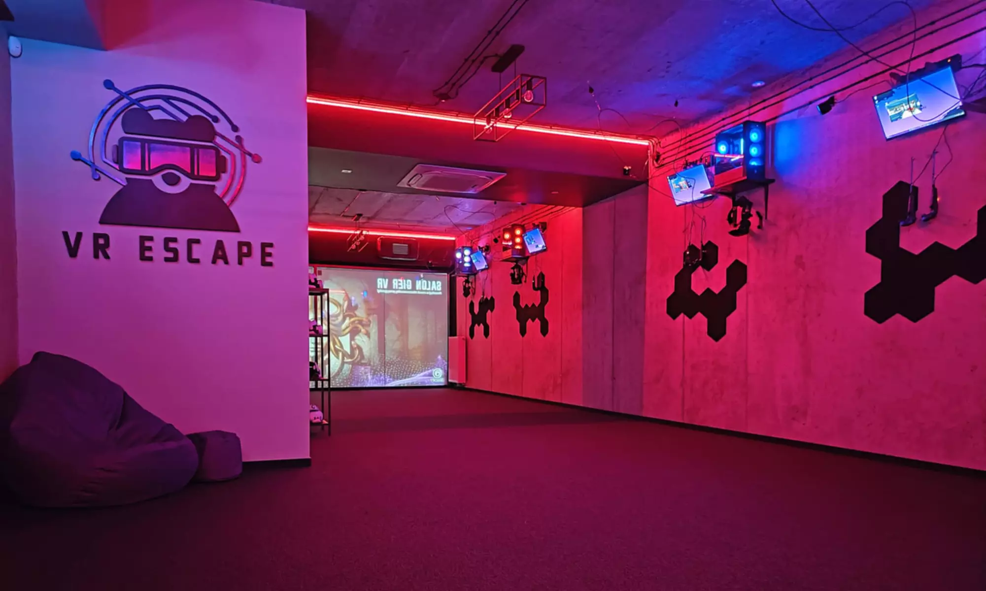 Wejdź do świata zagadek VR Escape: 6 pokoi do wyboru dla 2 lub 4 osób