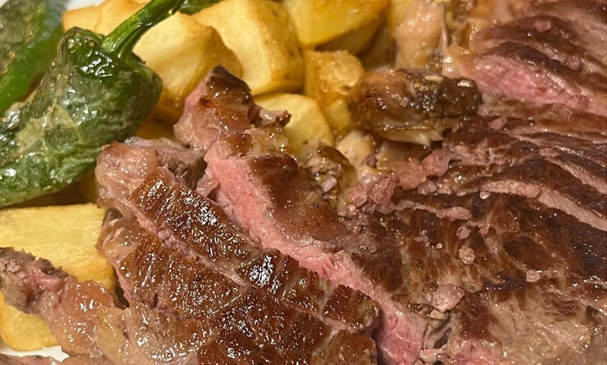 Image 2: Mallalo X y Premium para 2 o 4, con entrantes, bebida y postres