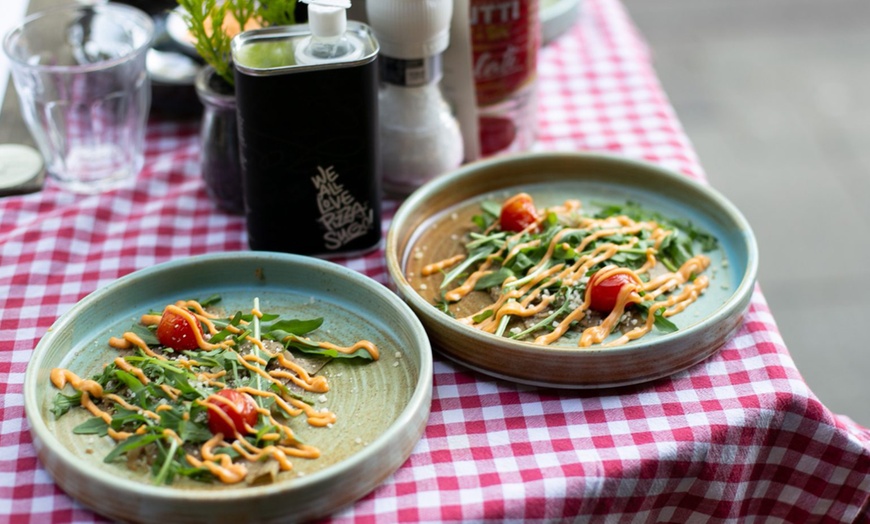 Image 2: Luxe Italiaans diner met onbeperkt pizza’s, antipasti en zoet einde