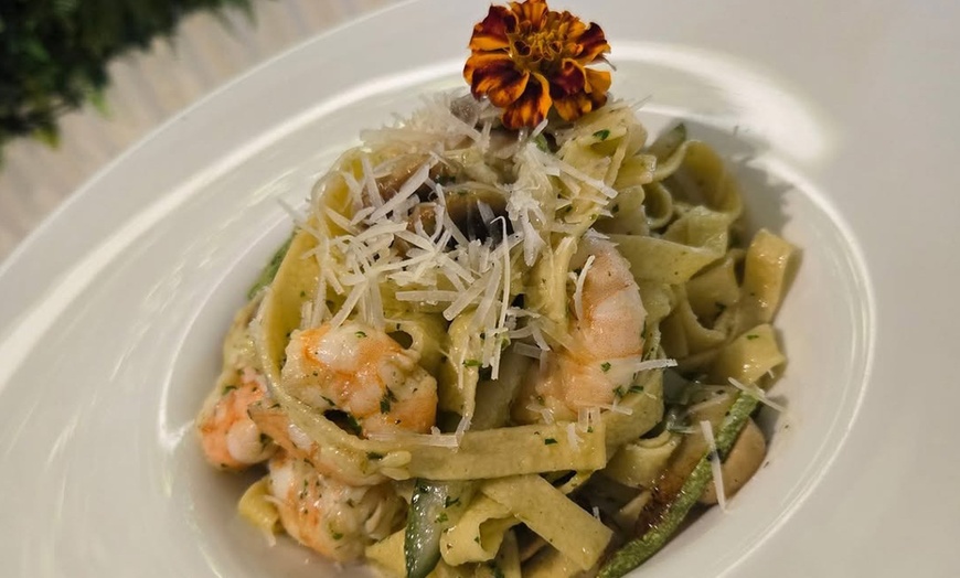 Image 1: Menú mediterráneo o de parrillada para 2 o 4 con postre y bebidas