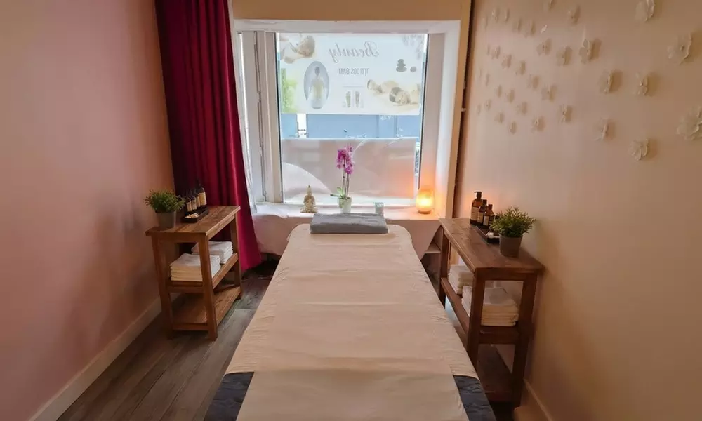 Réflexologie plantaire de 30 min ou massage Tuina aux huiles chaudes de 60 min (jusqu'à 50% de remise) - Second Medium