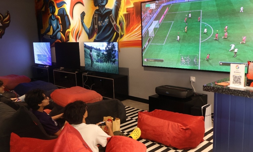 Image 1: Weekend Gaming Pass with Burger Meal, VIP Hourly or Day Packages