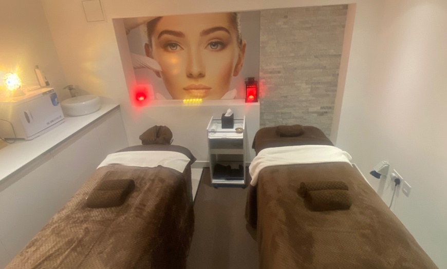 Image 4: 60-Min Pamper Package: Back, Neck, Shoulder & Head Massage and More