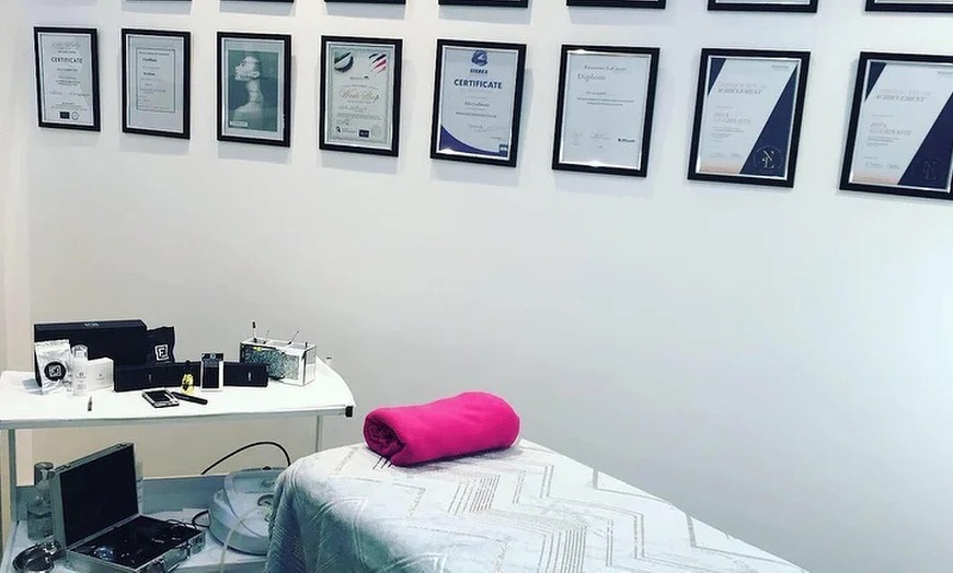 Image 2: Unwind with a Choice of 30, 60, or 90-Minute Massage 