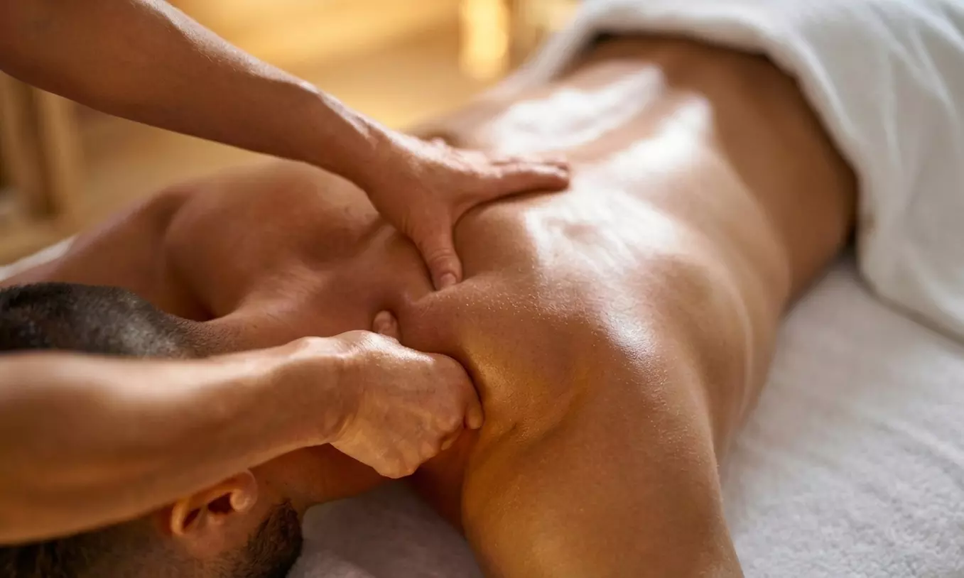 Masaje o ritual Premium a elegir con aceites esenciales y bebida