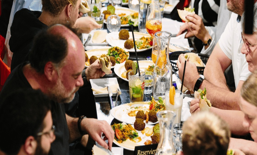 Image 5: Berlin Street Food Bike Tour oder E-Bike-Tour mit Biergarten-Stop