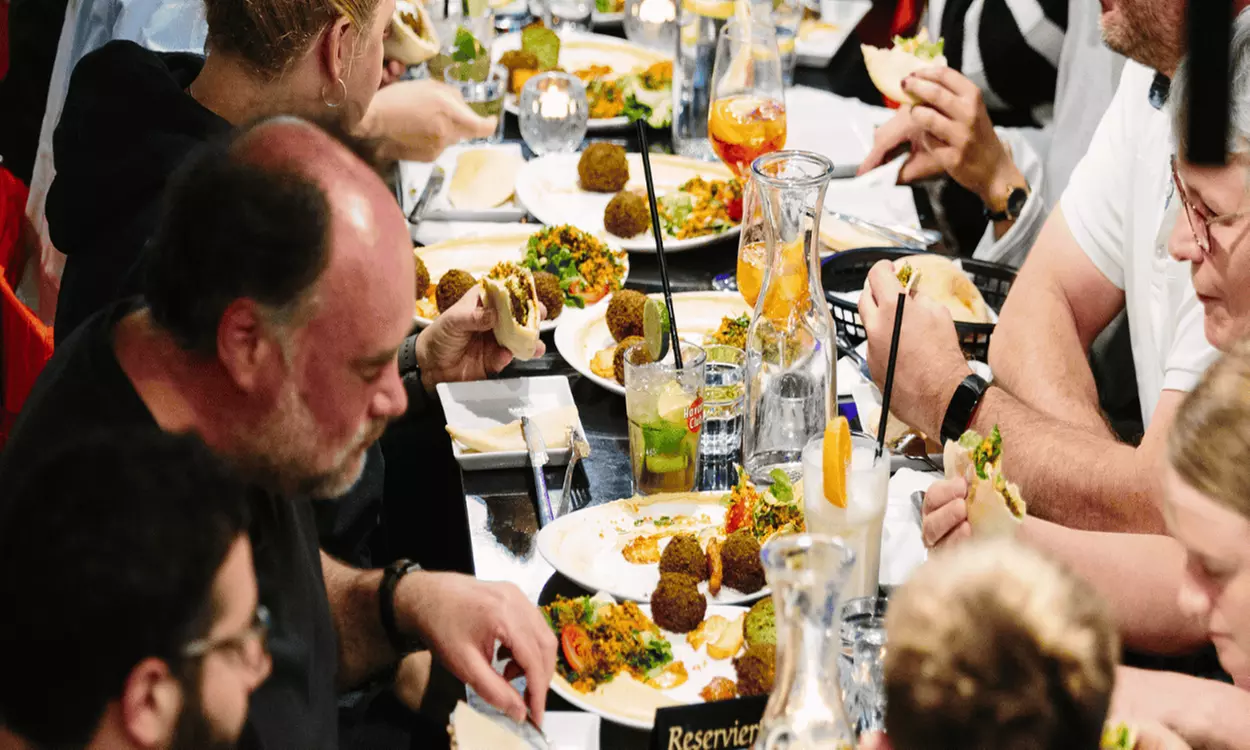 Berlin Street Food Bike Tour oder E-Bike-Tour mit Biergarten-Stop